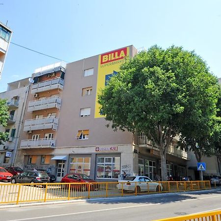 Apartment Stipe Split Luaran gambar