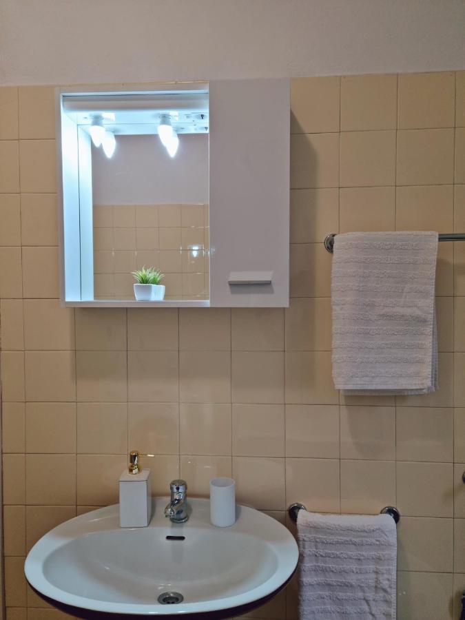 Apartment Stipe Split Luaran gambar