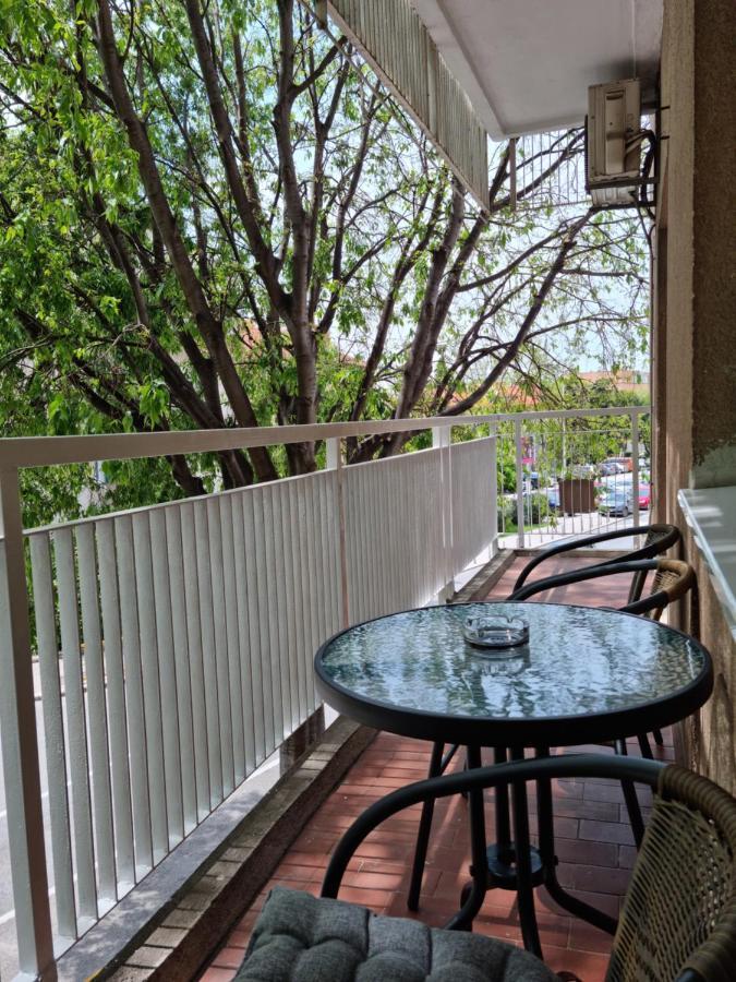 Apartment Stipe Split Luaran gambar
